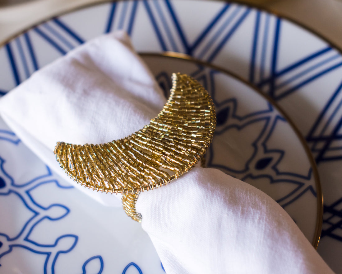 Beautifully décor golden ring dinner to a napkin 